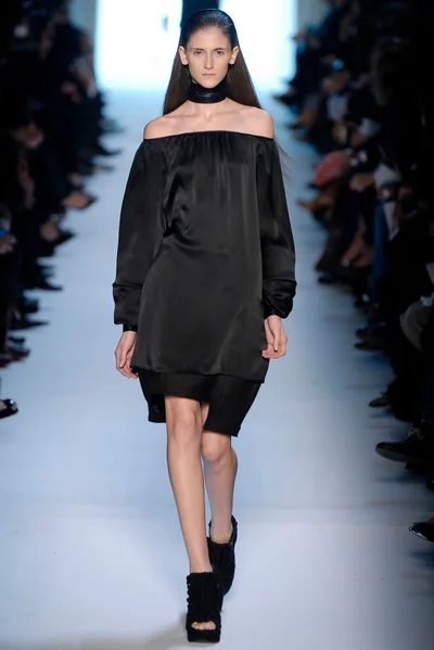 Look 16